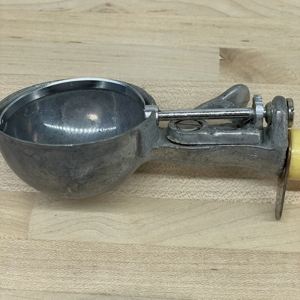 Vtg Ice Cream Scoop Vintage Progressus Italy‎ Yellow Handle Parlor Serving Heavy
